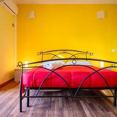 Holos Apartment *