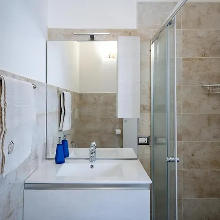 Holos Apartment *