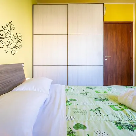 Holos Apartment